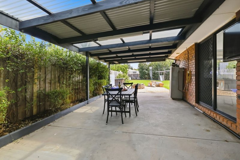 Photo - 40 Underbank Boulevard, Bacchus Marsh VIC 3340 - Image 11