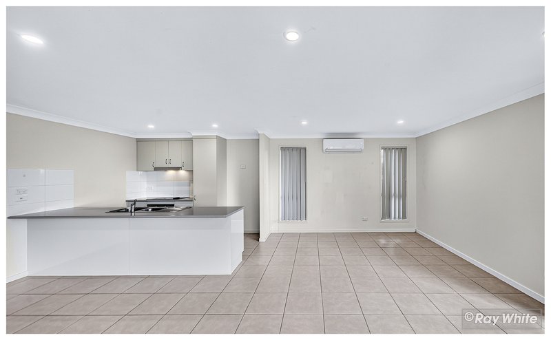 Photo - 40 Varsity Crescent, Norman Gardens QLD 4701 - Image 3