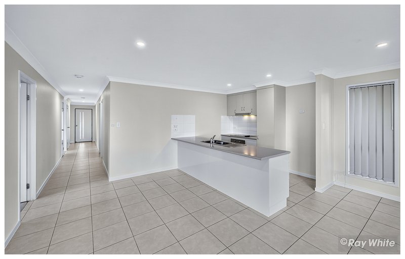 Photo - 40 Varsity Crescent, Norman Gardens QLD 4701 - Image 6
