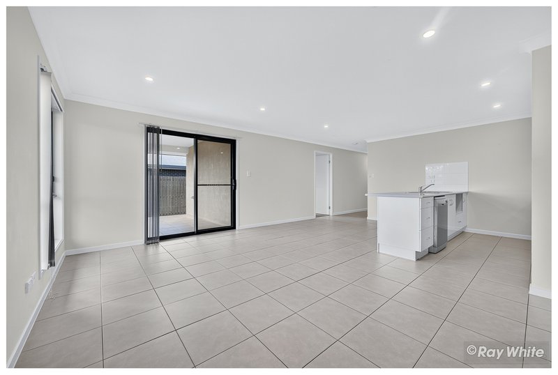 Photo - 40 Varsity Crescent, Norman Gardens QLD 4701 - Image 9
