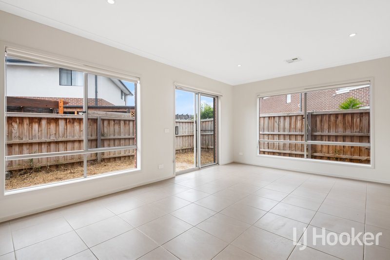 Photo - 40 Waldorf Avenue, Point Cook VIC 3030 - Image 2