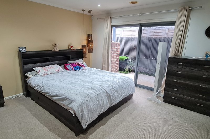 Photo - 40 Waterbury Street, Cranbourne VIC 3977 - Image 4