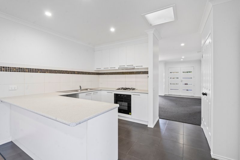 Photo - 40 Wattletree Street, Craigieburn VIC 3064 - Image 5