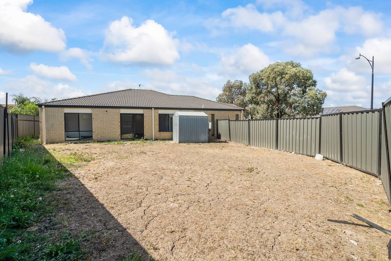 Photo - 40 Wattletree Street, Craigieburn VIC 3064 - Image 11