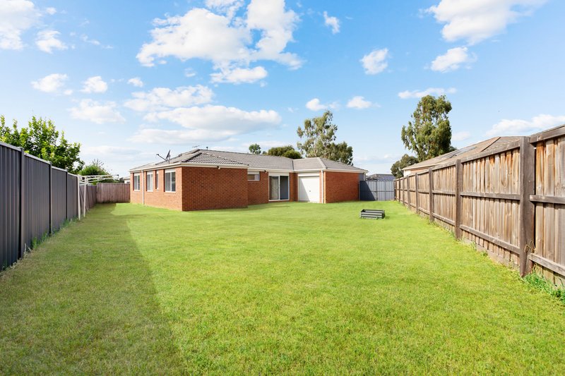 Photo - 40 Yellow Gum Way, Manor Lakes VIC 3024 - Image 5