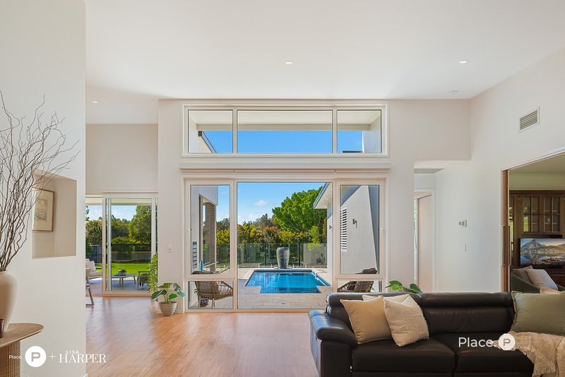 Photo - 401 Wynnum North Road, Wynnum QLD 4178 - Image 2