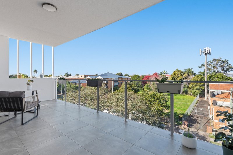 Photo - 401/10 Mermaid Street, Chermside QLD 4032 - Image 5