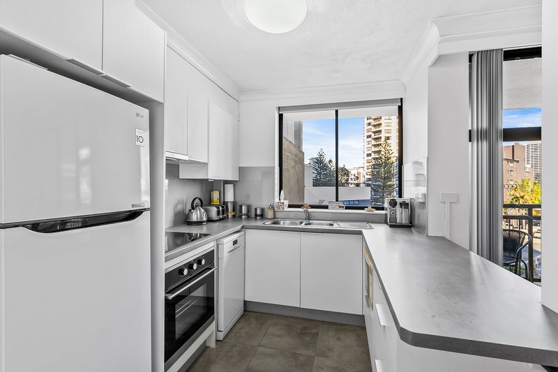 Photo - 401/18 Hanlan Street, Surfers Paradise QLD 4217 - Image 6