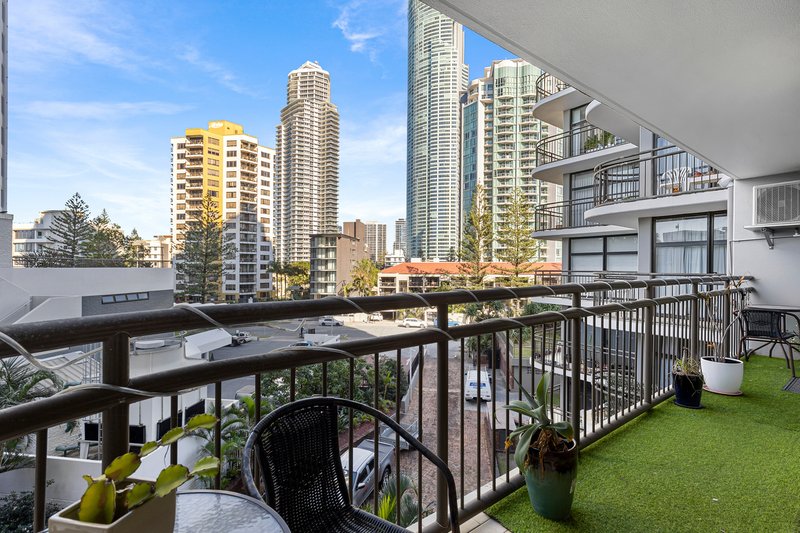 Photo - 401/18 Hanlan Street, Surfers Paradise QLD 4217 - Image 7