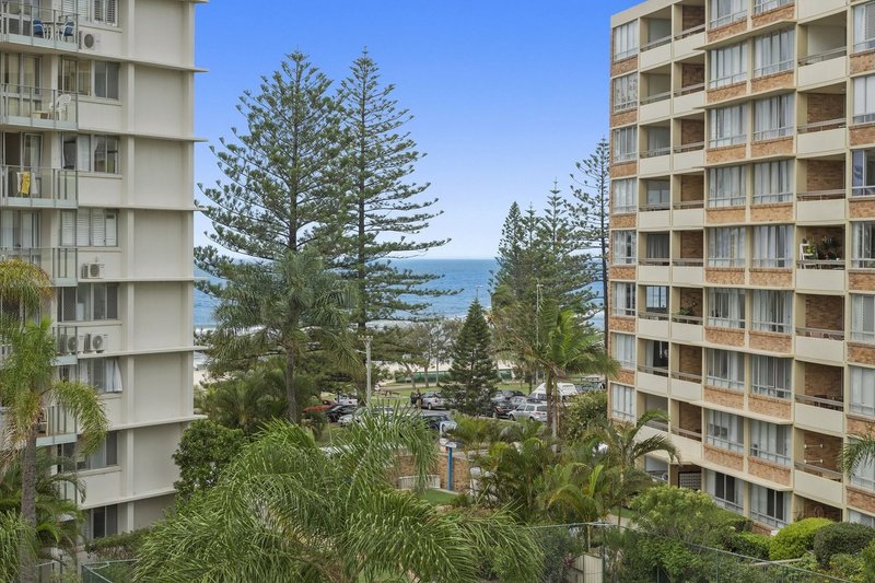 Photo - 401/1855 Gold Coast Highway, Burleigh Heads QLD 4220 - Image 3