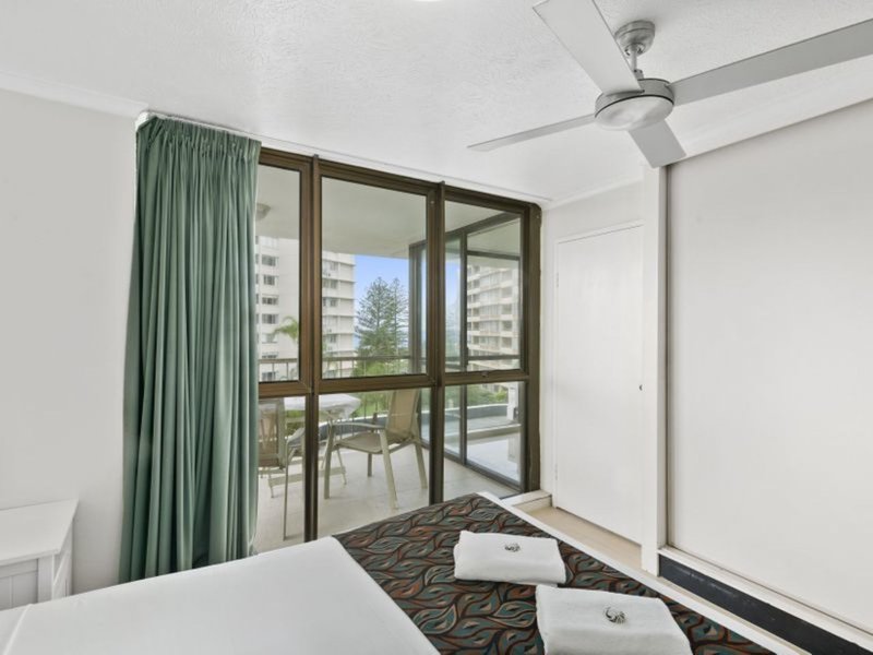 Photo - 401/1855 Gold Coast Highway, Burleigh Heads QLD 4220 - Image 10