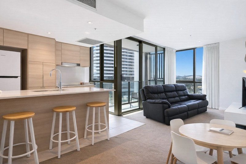 Photo - 401/2663 Gold Coast Highway, Broadbeach QLD 4218 - Image 3