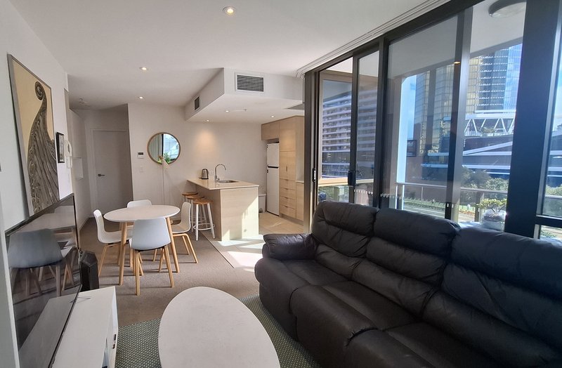 Photo - 401/2663 Gold Coast Highway, Broadbeach QLD 4218 - Image 4