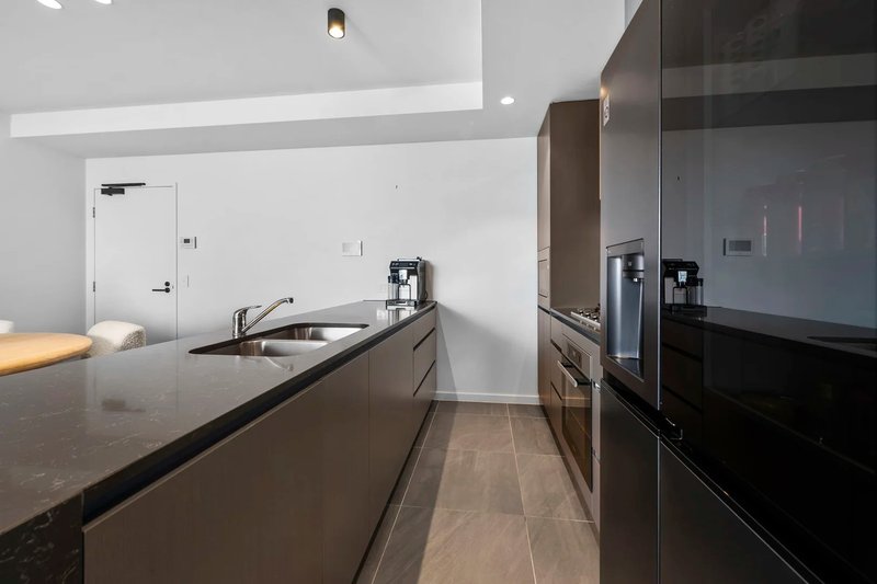 Photo - 401/28-32 Dalpura Street, Surfers Paradise QLD 4217 - Image 2