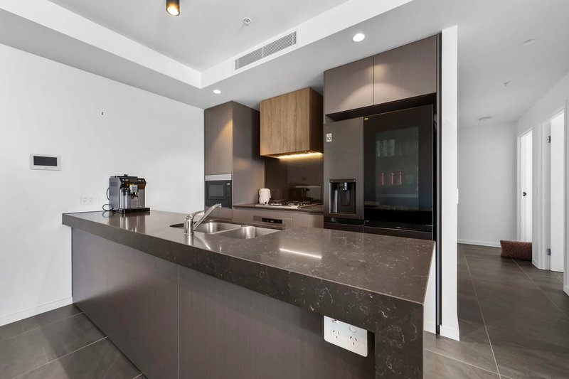 Photo - 401/28-32 Dalpura Street, Surfers Paradise QLD 4217 - Image 3