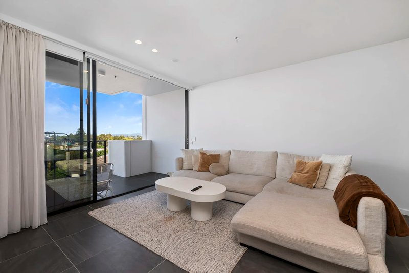 Photo - 401/28-32 Dalpura Street, Surfers Paradise QLD 4217 - Image 4