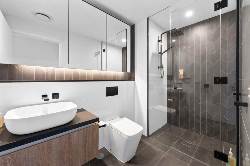 Photo - 401/28-32 Dalpura Street, Surfers Paradise QLD 4217 - Image 8