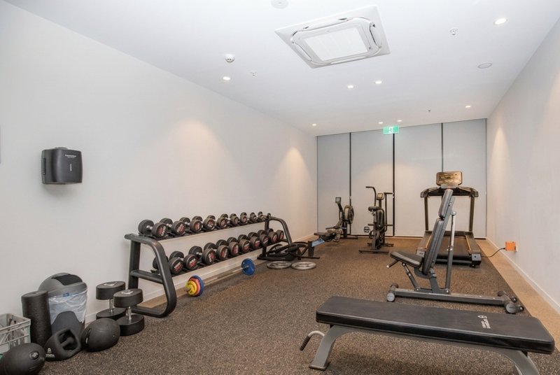 Photo - 401/28-32 Dalpura Street, Surfers Paradise QLD 4217 - Image 10