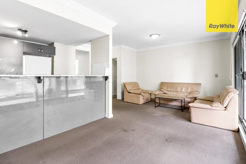 Photo - 401/31-37 Hassall Street, Parramatta NSW 2150 - Image 3