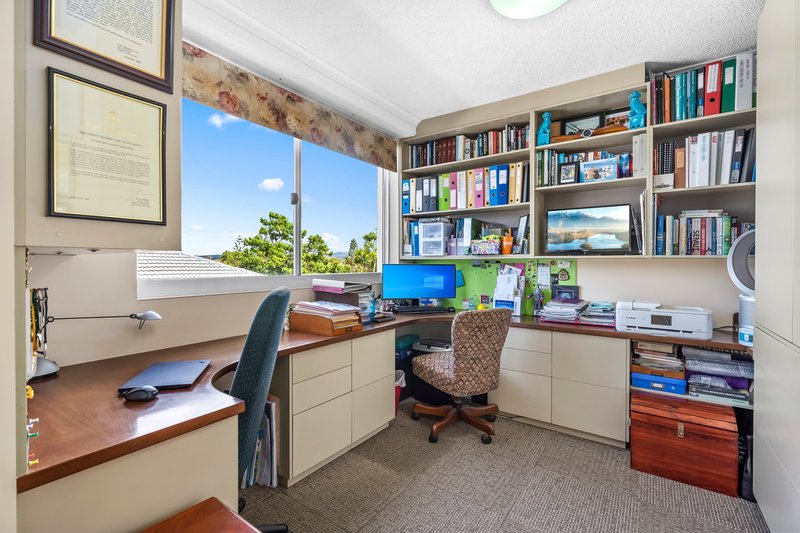 Photo - 401/4-10 Douglas Street, Coolangatta QLD 4225 - Image 10