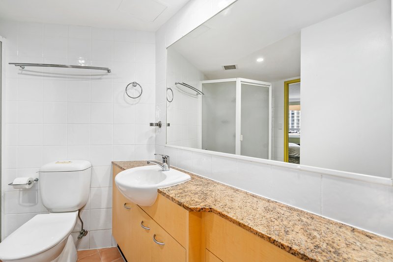 Photo - 401/4-10 Douglas Street, Coolangatta QLD 4225 - Image 11