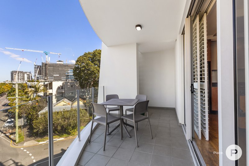 Photo - 401/42 Newstead Terrace, Newstead QLD 4006 - Image 6