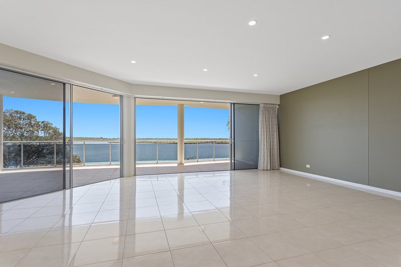 Photo - 401/50 Picnic Point Esplanade, Maroochydore QLD 4558 - Image 2