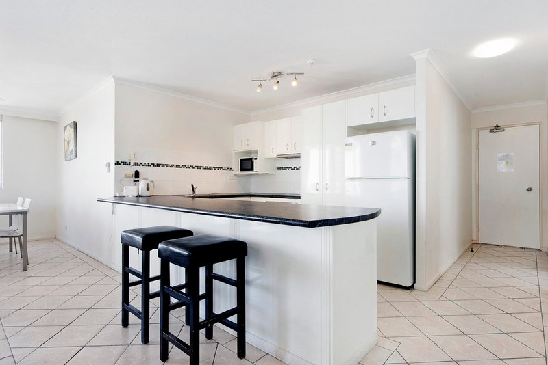 Photo - 40/155 Old Burleigh Road, Broadbeach QLD 4218 - Image 3