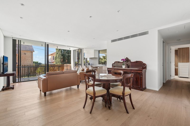 Photo - 401/657 Old South Head Road, Rose Bay NSW 2029 - Image 1