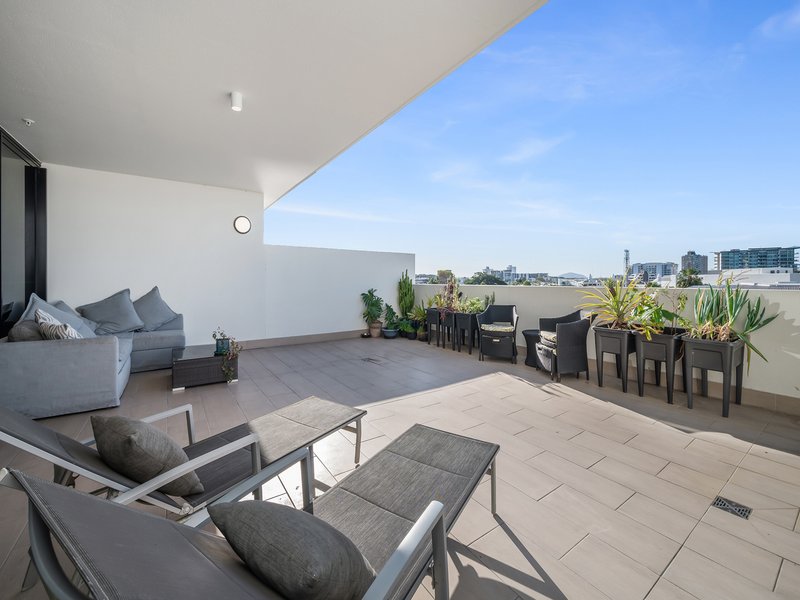 Photo - 401/9 Market Lane, Maroochydore QLD 4558 - Image 3