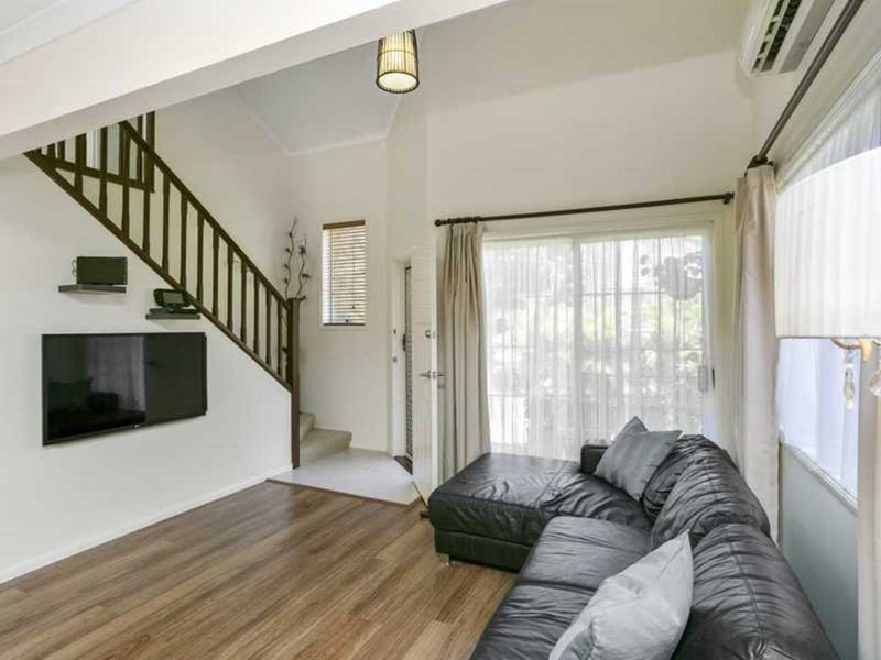 Photo - 40/1A Alison Road, Carrara QLD 4211 - Image 3