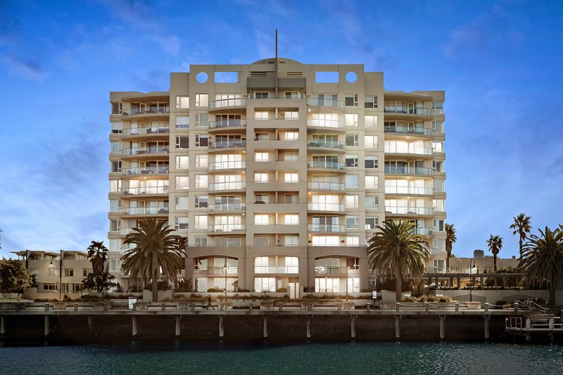 402/107 Beach Street, Port Melbourne VIC 3207