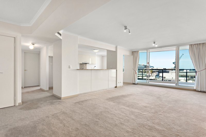 Photo - 402/107 Beach Street, Port Melbourne VIC 3207 - Image 3