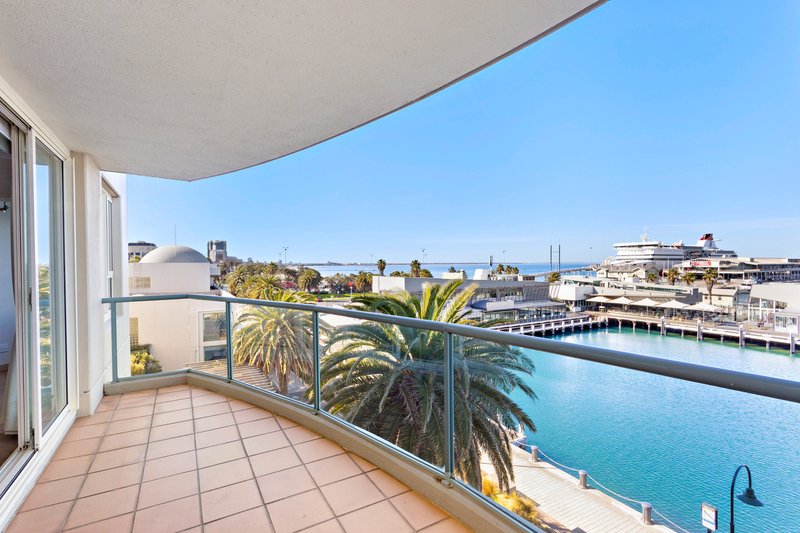 Photo - 402/107 Beach Street, Port Melbourne VIC 3207 - Image 8