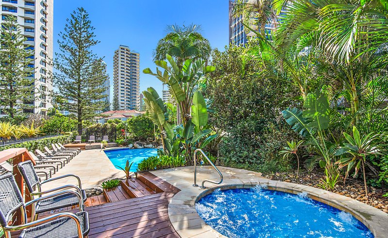 Photo - 402/12 Enderley Avenue, Surfers Paradise QLD 4217 - Image 2