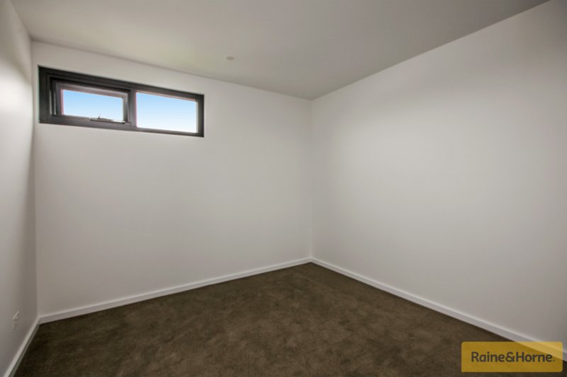 Photo - 402/139-145 Chetwynd Street, North Melbourne VIC 3051 - Image 6