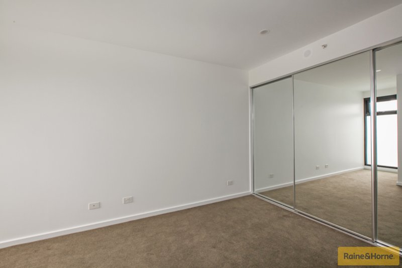 Photo - 402/139-145 Chetwynd Street, North Melbourne VIC 3051 - Image 7