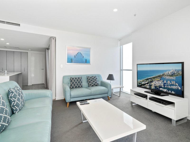 Photo - 402/18 Enderley Avenue, Surfers Paradise QLD 4217 - Image 5