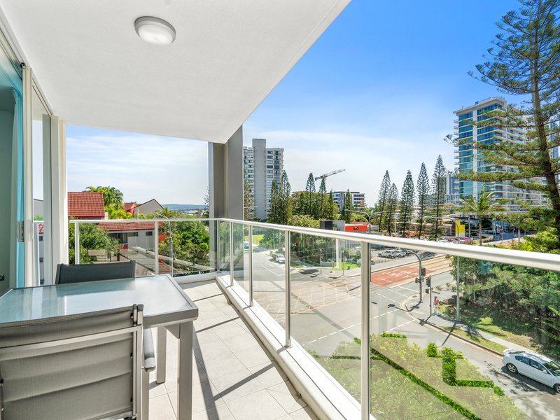 Photo - 402/18 Enderley Avenue, Surfers Paradise QLD 4217 - Image 8