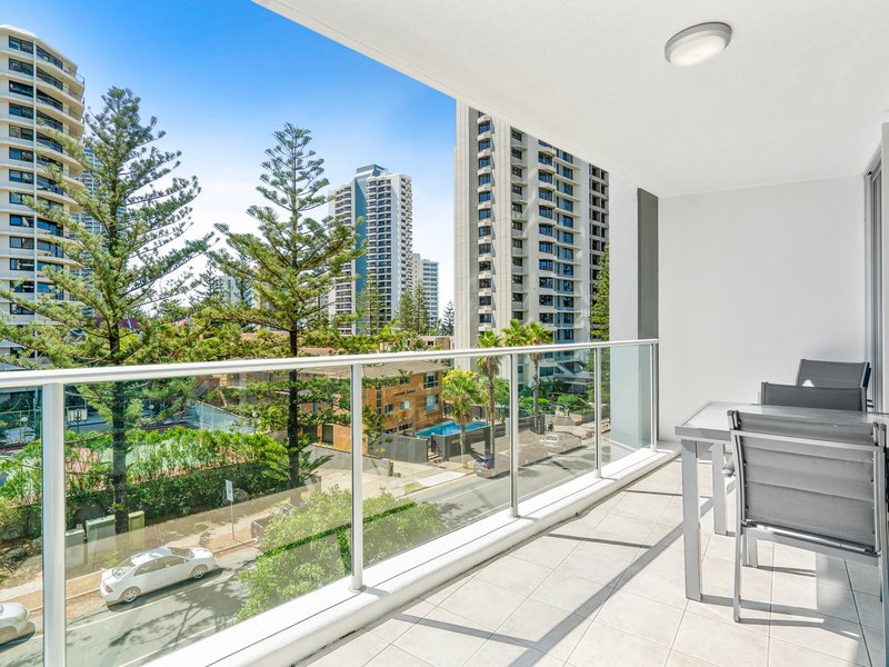 Photo - 402/18 Enderley Avenue, Surfers Paradise QLD 4217 - Image 9