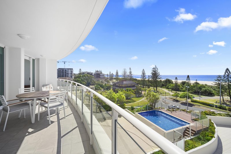 Photo - 402/2 Creek Street, Coolangatta QLD 4225 - Image 5