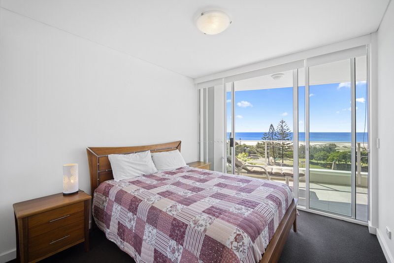 Photo - 402/2 Creek Street, Coolangatta QLD 4225 - Image 10