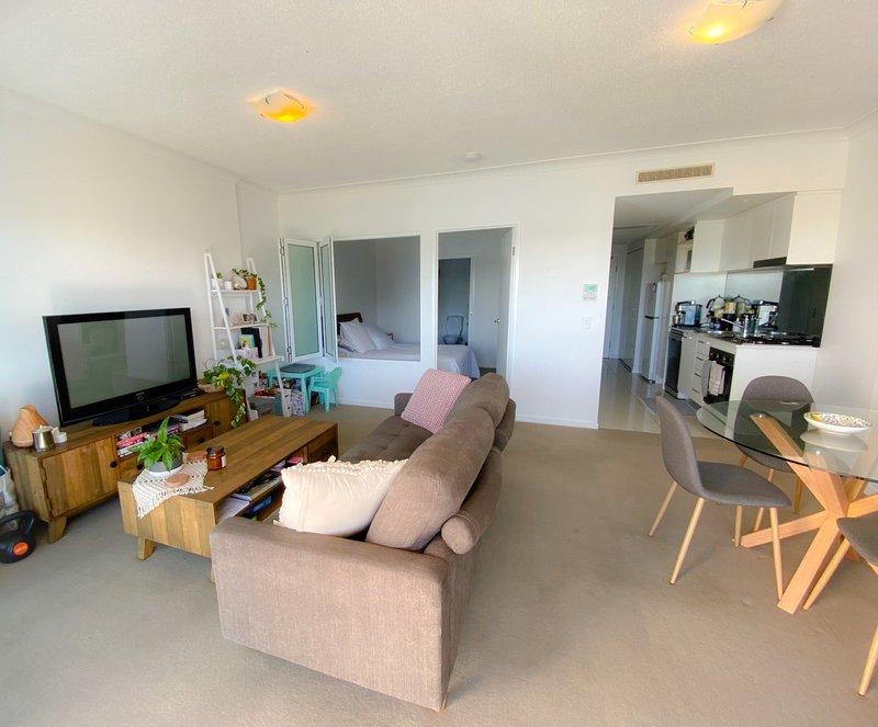 Photo - 402/2 East Quay Drive, Biggera Waters QLD 4216 - Image 7