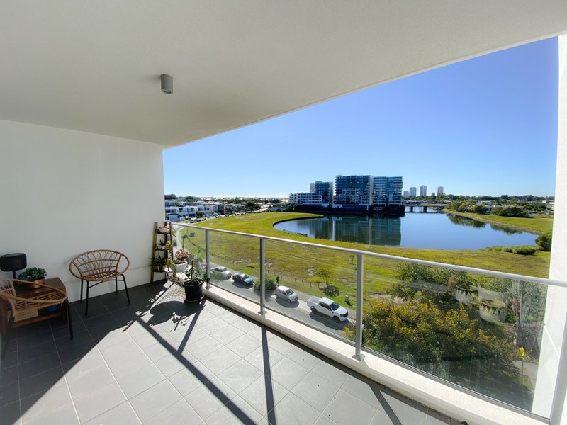 Photo - 402/2 East Quay Drive, Biggera Waters QLD 4216 - Image 17