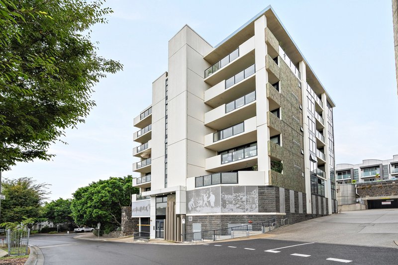 Photo - 402/2 Moonering Drive, Coburg VIC 3058 - Image 3