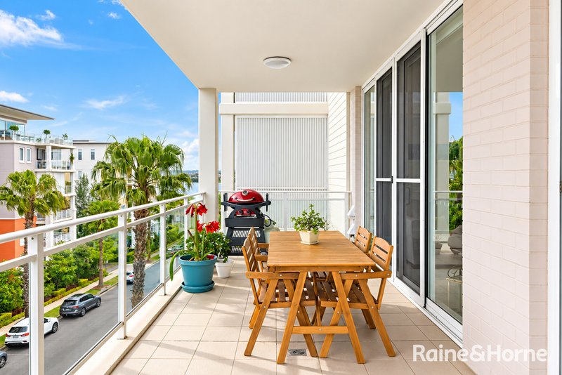Photo - 402/3 Palm Avenue, Breakfast Point NSW 2137 - Image 2
