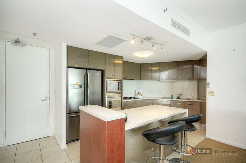 Photo - 402/300 Marine Parade, Labrador QLD 4215 - Image 3