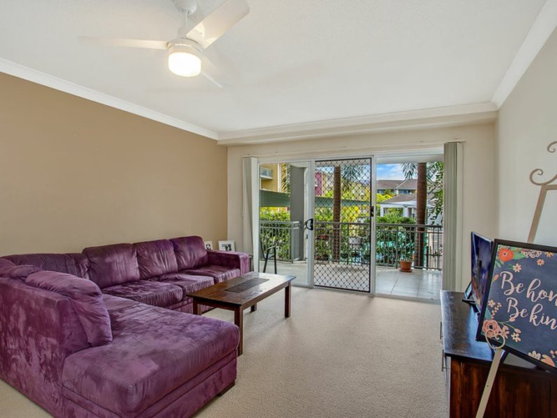 Photo - 402/33 Clark Street, Biggera Waters QLD 4216 - Image 6