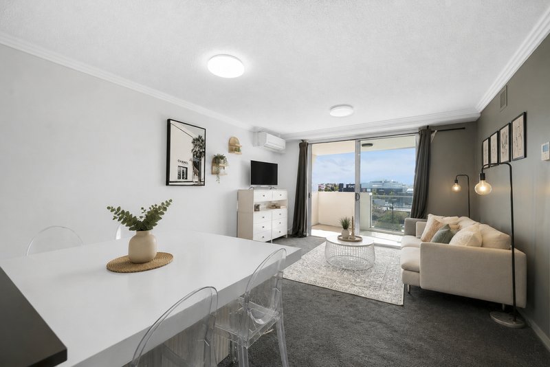 Photo - 402/392 Hamilton Road, Chermside QLD 4032 - Image 2