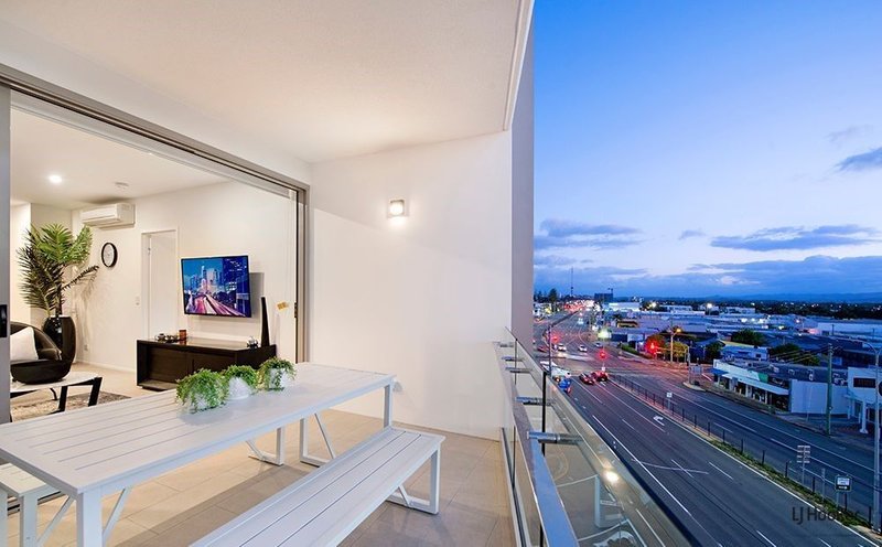 Photo - 402/51 Peerless Avenue, Mermaid Beach QLD 4218 - Image